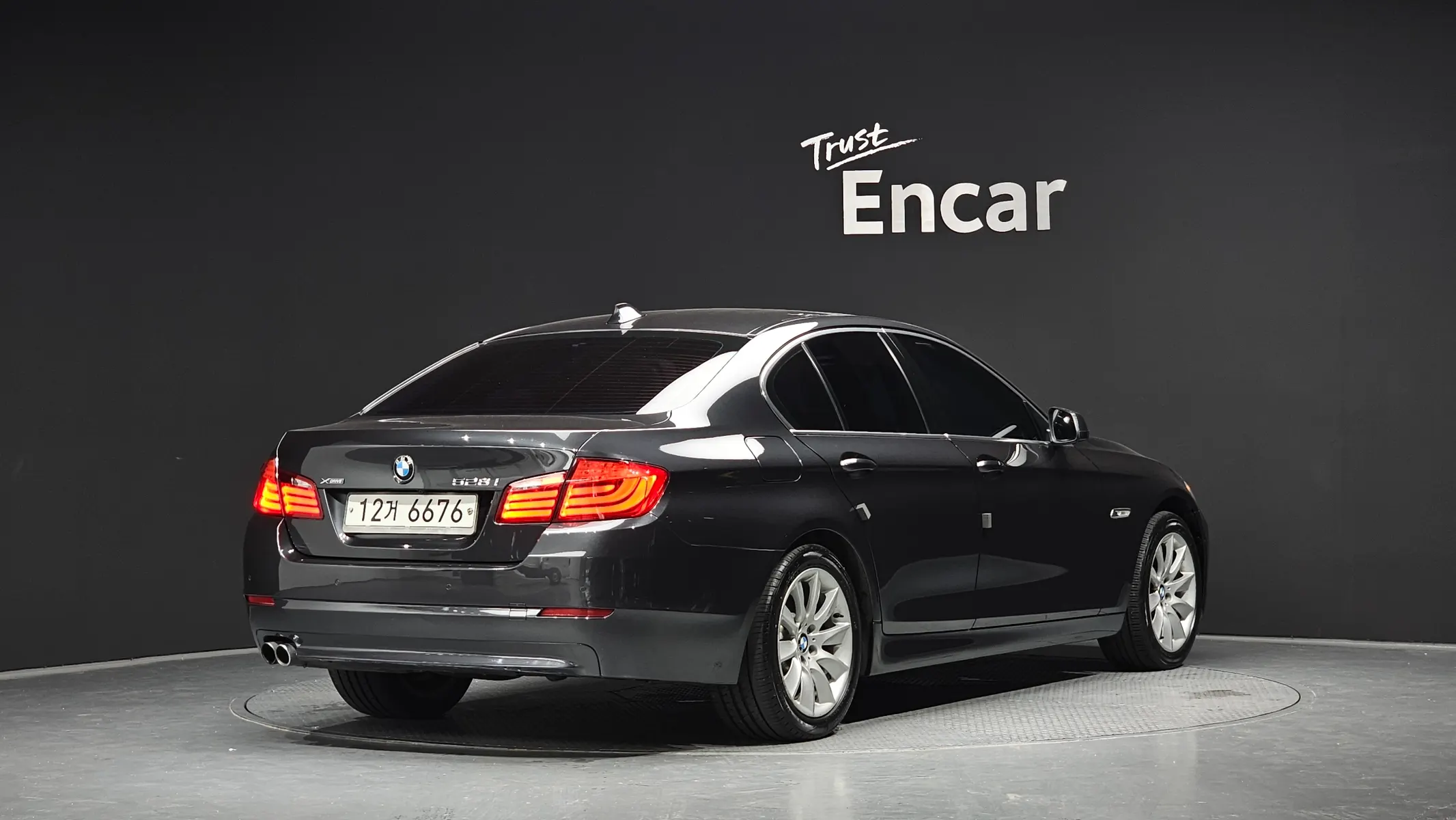 BMW 5 Series (F10) 528i xDrive 2013 2/21