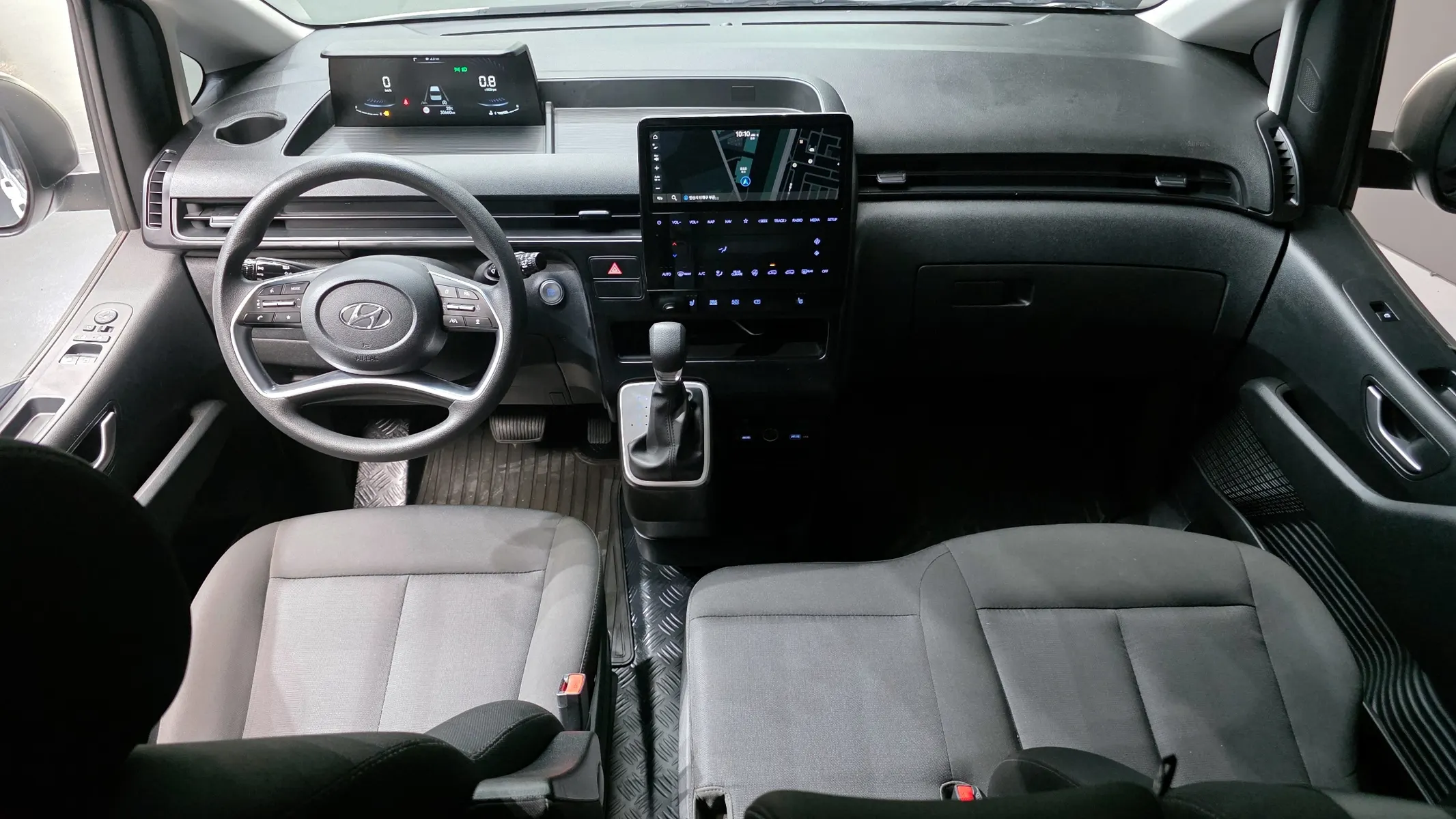 Hyundai Staria 4WD 11 2022 4/5