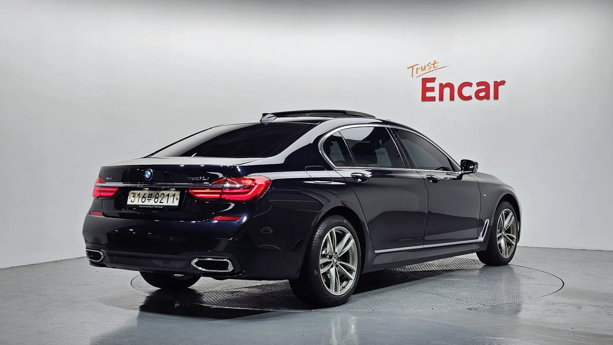 BMW 7 Series (G11) 740Li xDrive M 2017 2/21