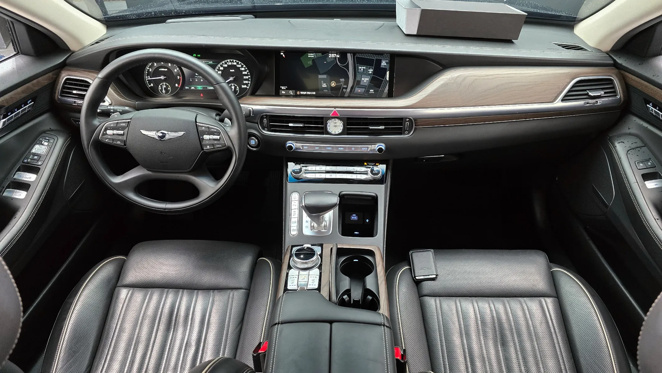 Genesis G90 3.8 AWD 2021 4/5