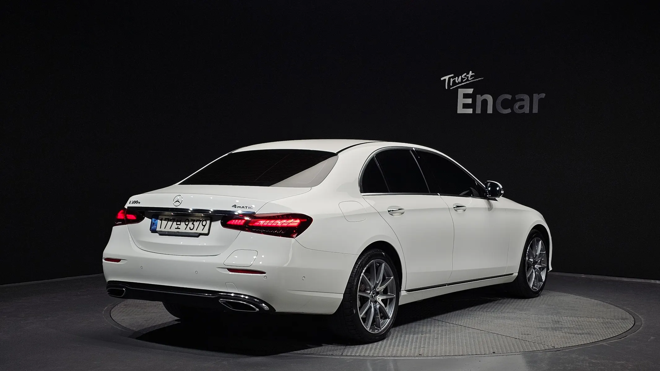 Mercedes-Benz E-Class W213 E300e 4MATIC 2022 2/21