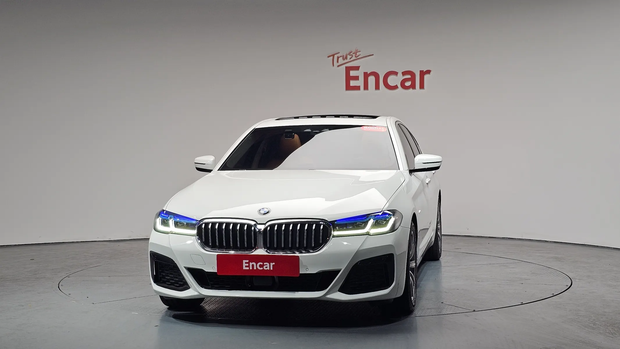 BMW 5 Series (G30) 520i 2018 2/35