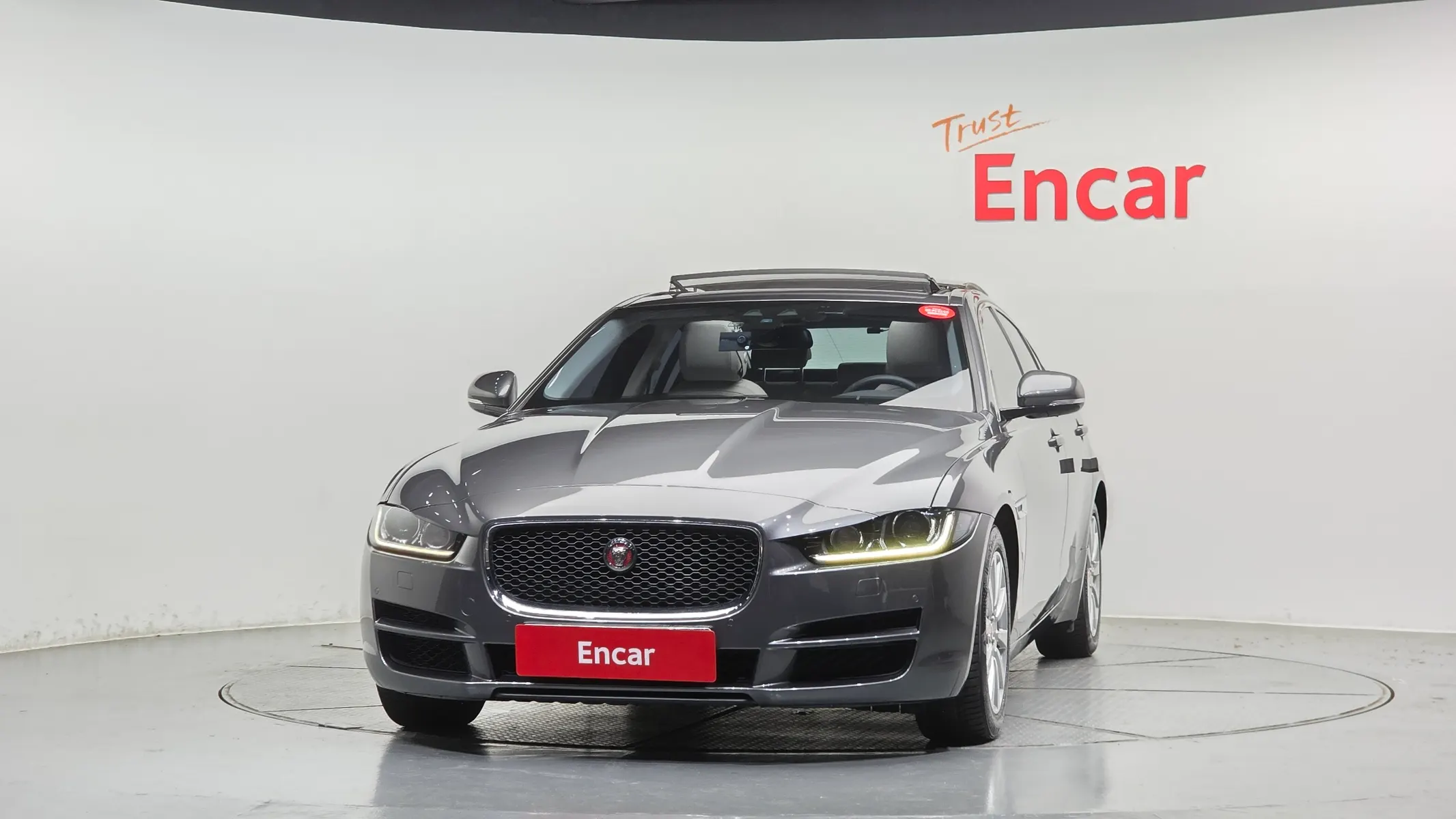 Jaguar XE 20d 2015 2/5