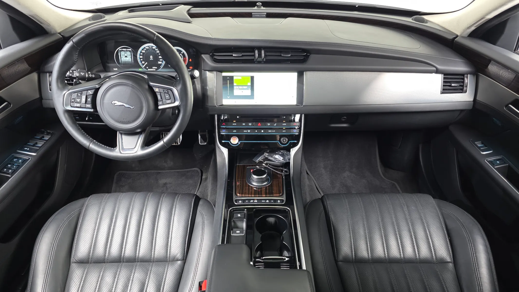 Jaguar XF (X260) 20d 2019 4/5