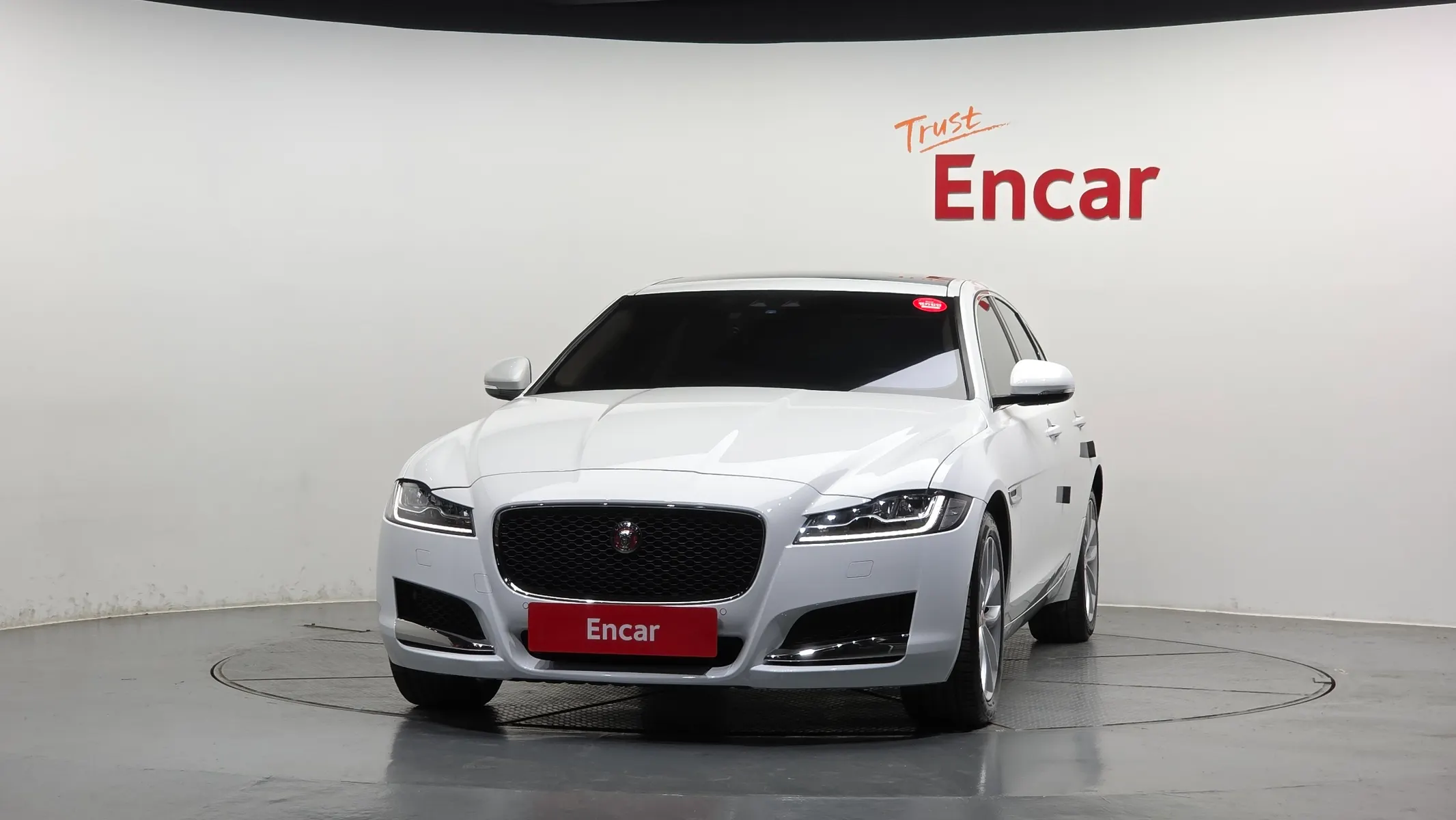 Jaguar XF (X260) 20d 2019 2/5