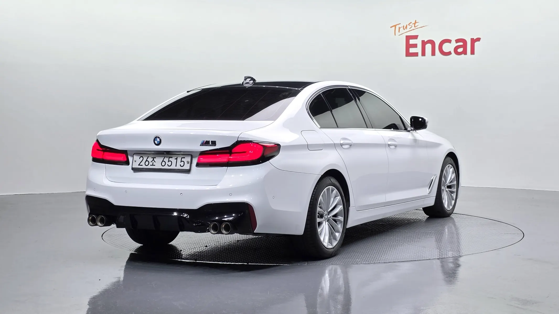 BMW 5 Series (G30) 520d xDrive 2019 2/34