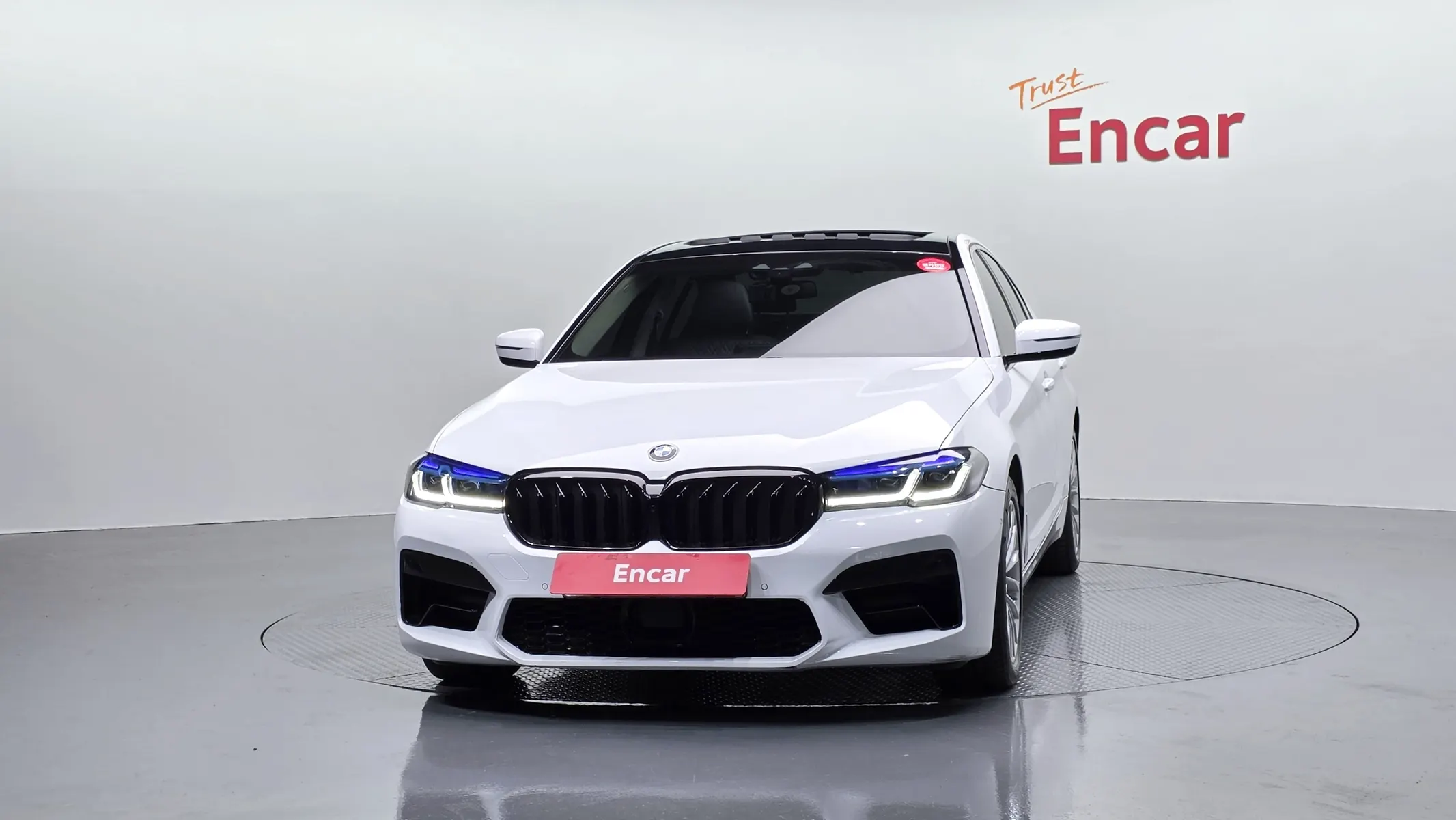 BMW 5 Series (G30) 520d xDrive 2019 3/34