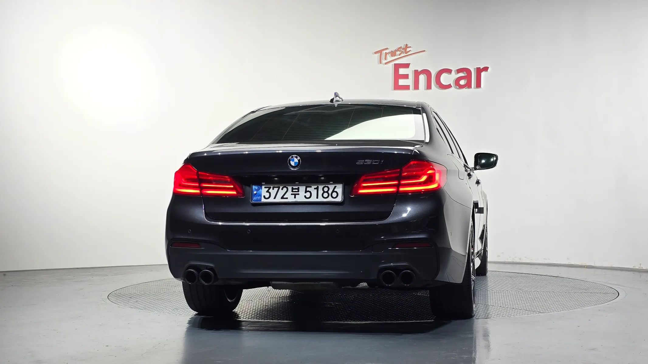 BMW 5 Series (G30) 530i M 2018 3/36