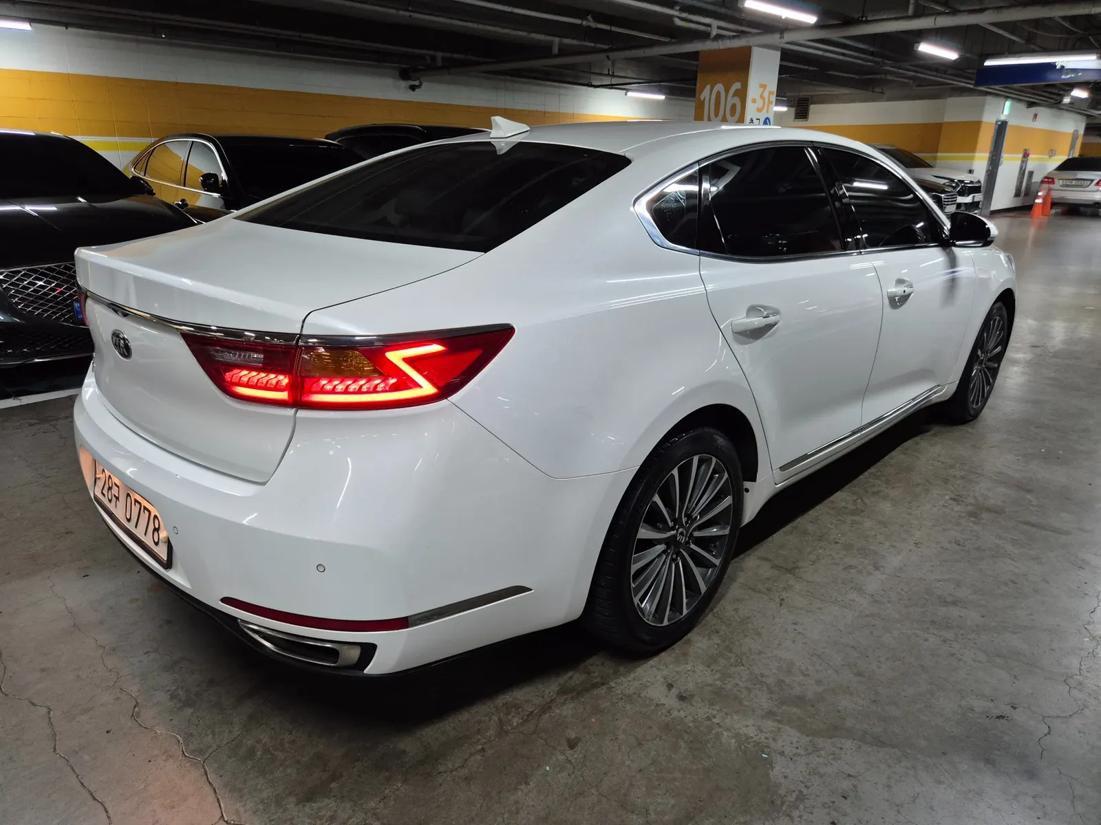 Kia K7 3.0 LPI () 2016 2/5