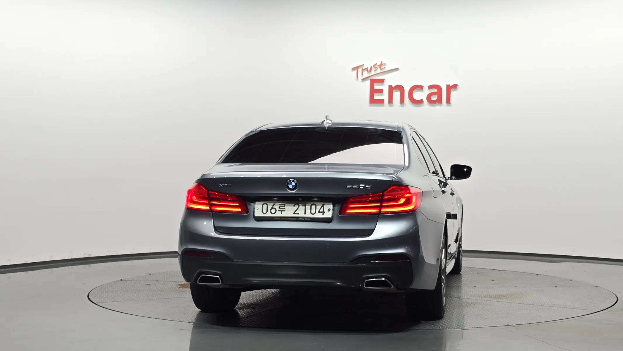 BMW 5 Series (G30) 520d M 2017 3/33