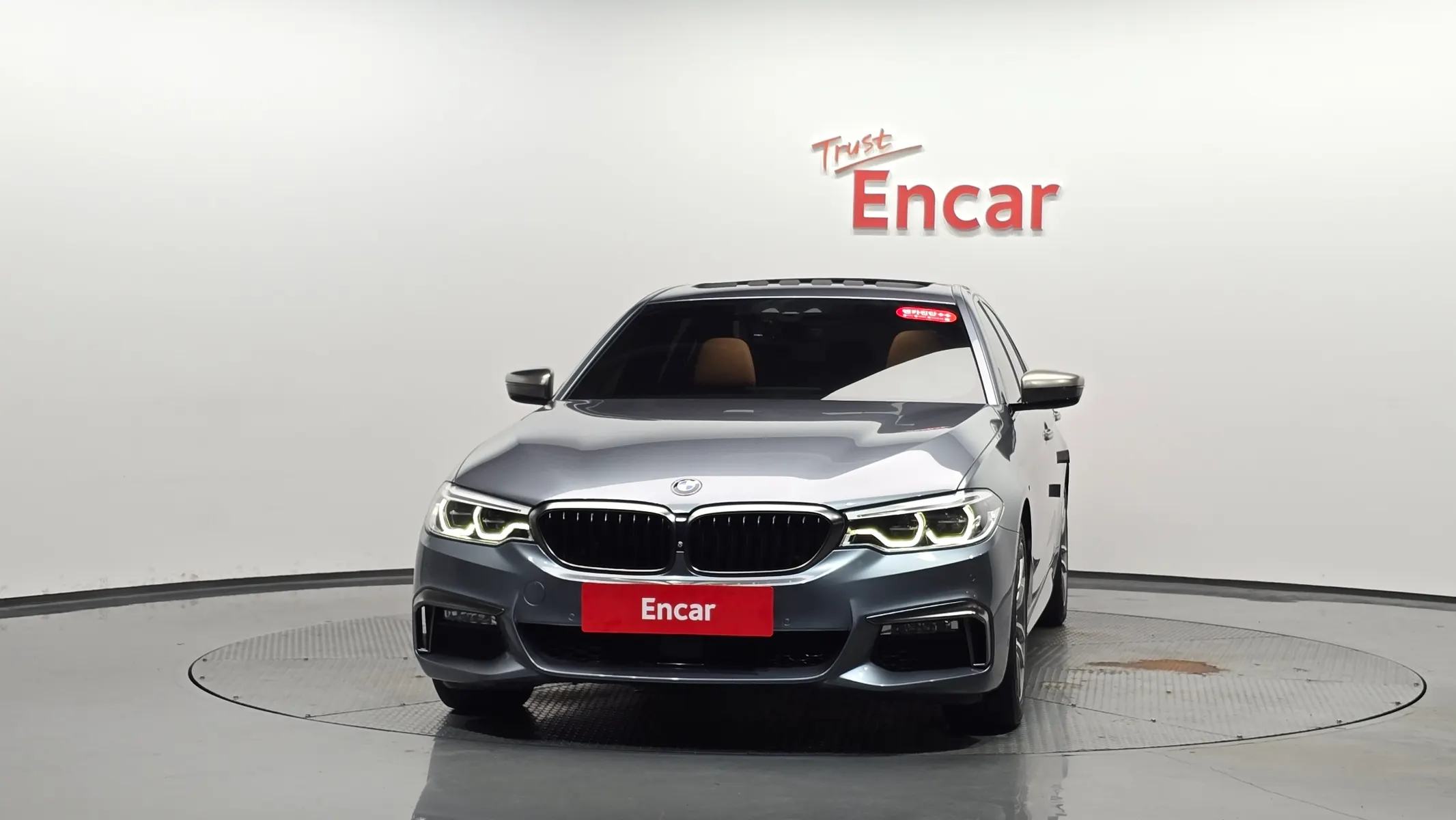 BMW 5 Series (G30) 520d M 2017 2/33