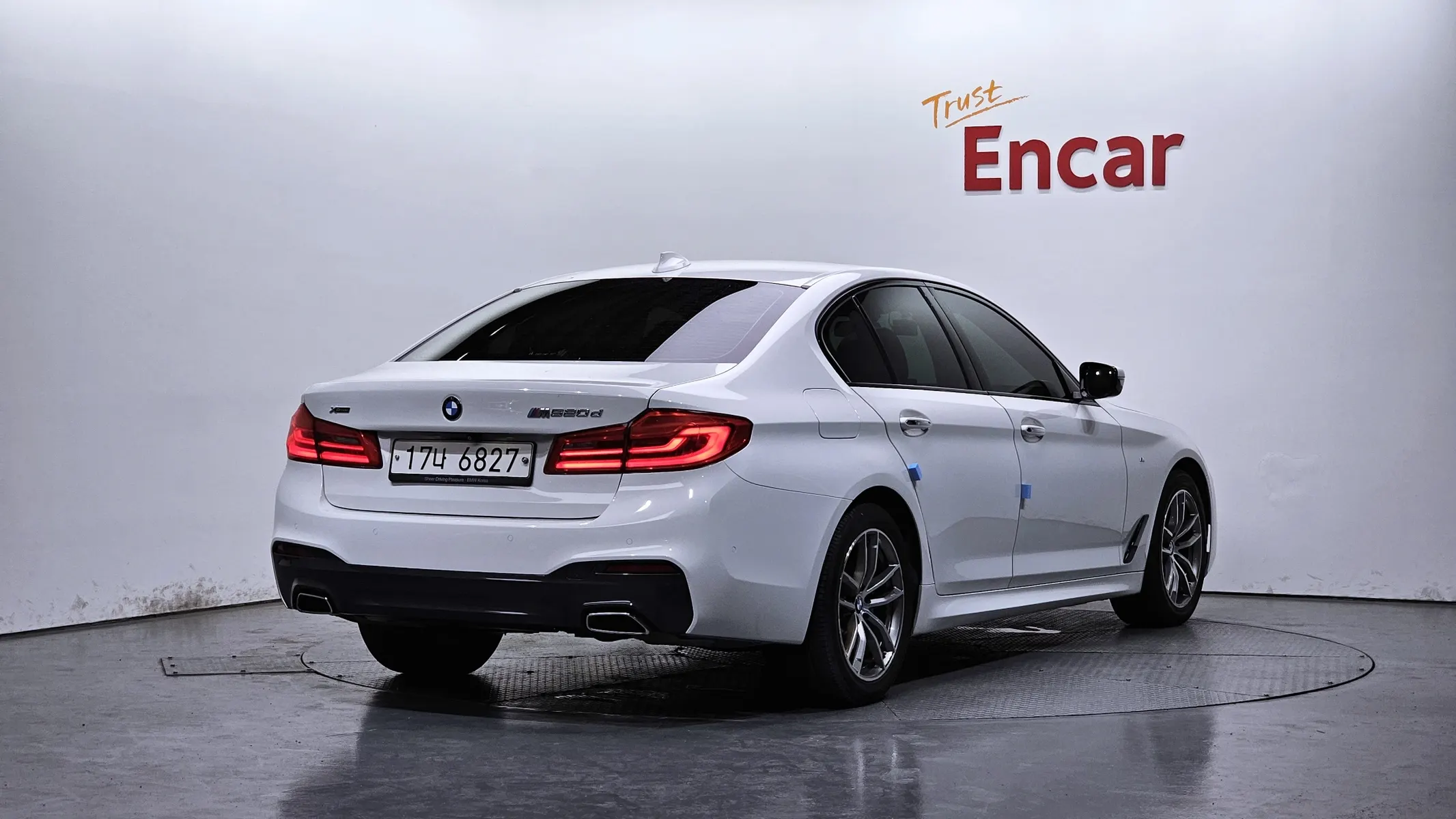 BMW 5 Series (G30) 520d xDrive M 2017 2/21