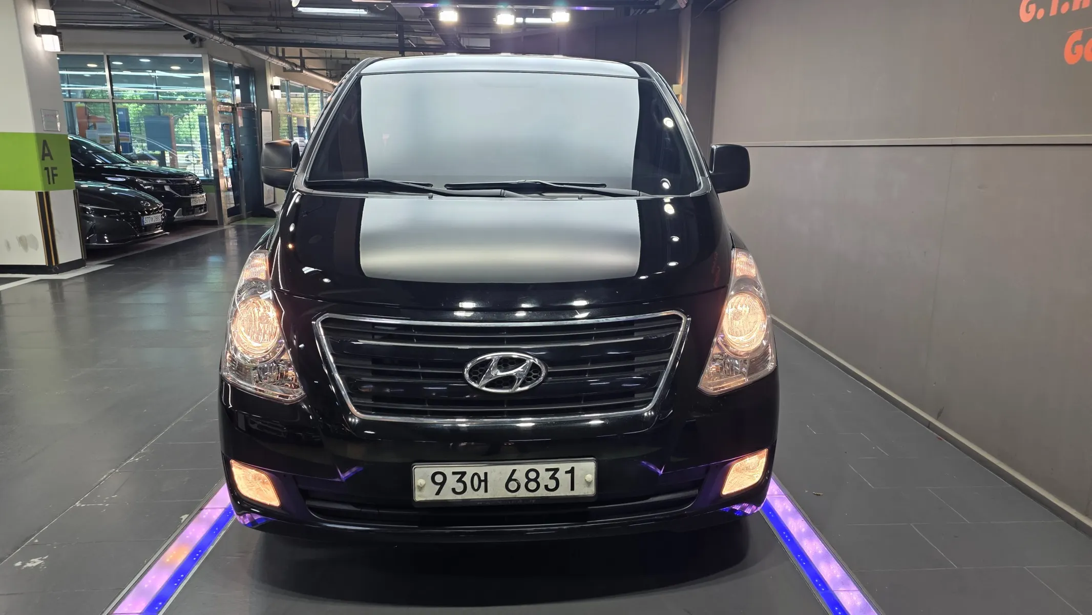 Hyundai Grand Starex 5 2017 2/5