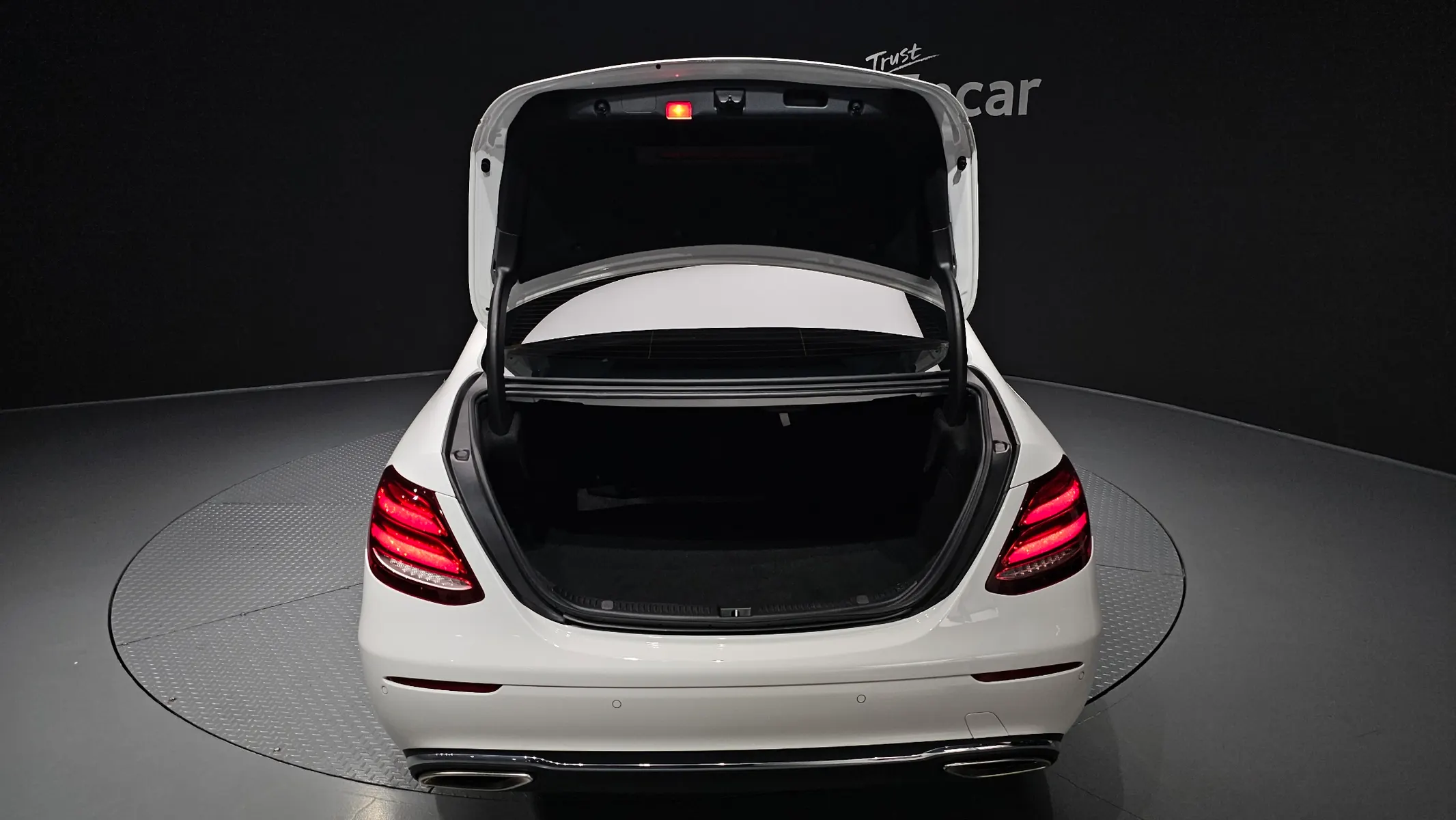 Mercedes-Benz E-Class W213 E200 2016 20/21