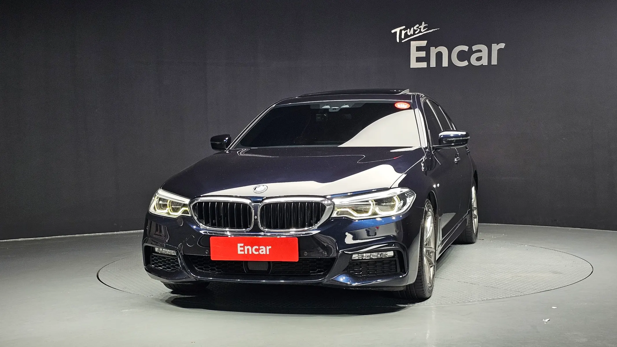 BMW 5 Series (G30) 520d M 2018 3/32