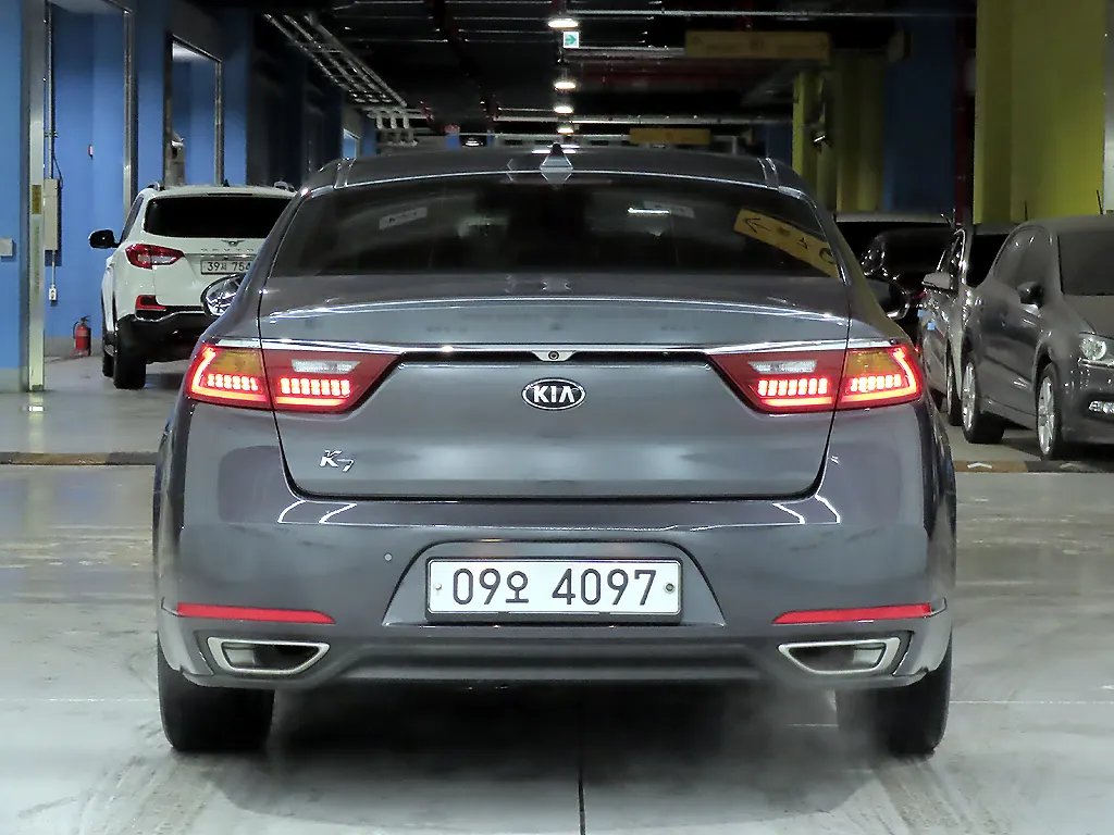 Kia K7 3.0 LPI () 2017 3/5