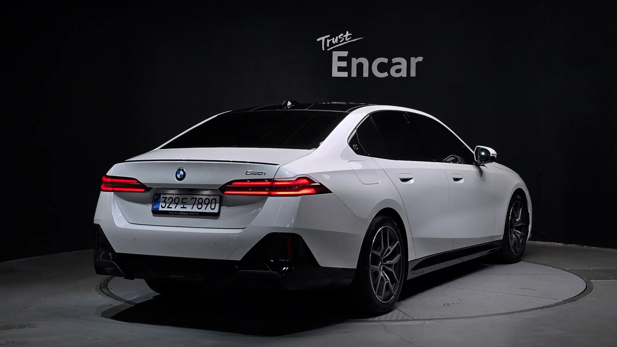 BMW 5 Series (G60) 520i 2025 2/32