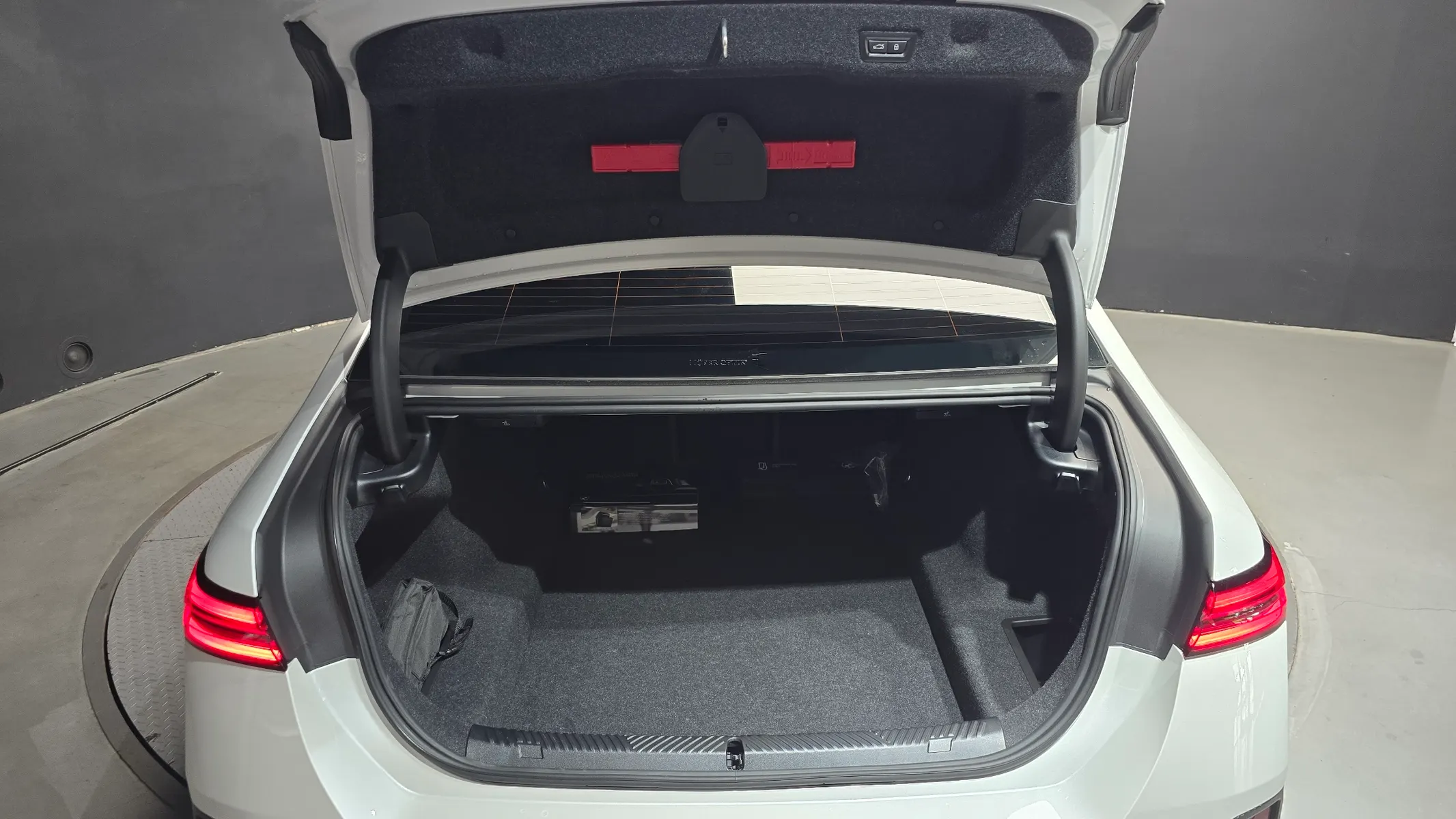 BMW 5 Series (G60) 520i 2025 31/32