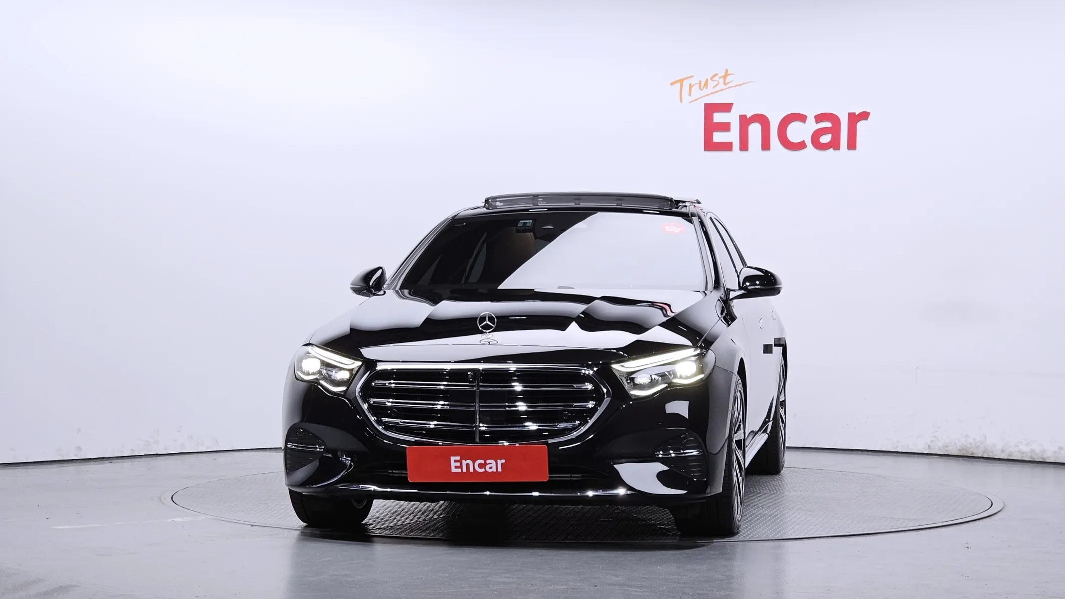 Mercedes-Benz E-Class W214 E300 4MATIC 2024 3/33