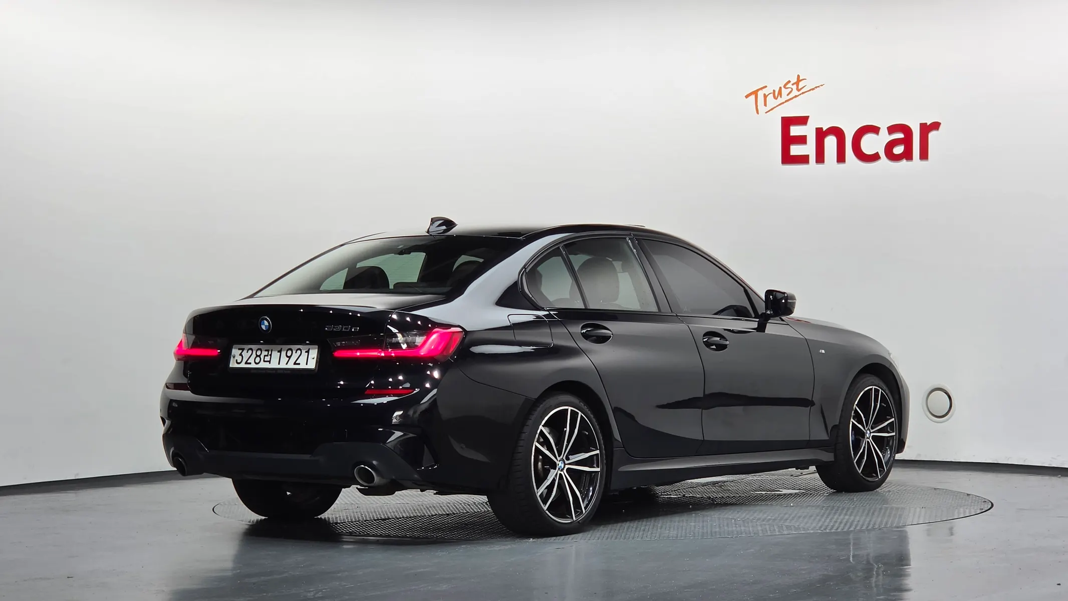 BMW 3 Series (G20) 330e M 2021 2/37