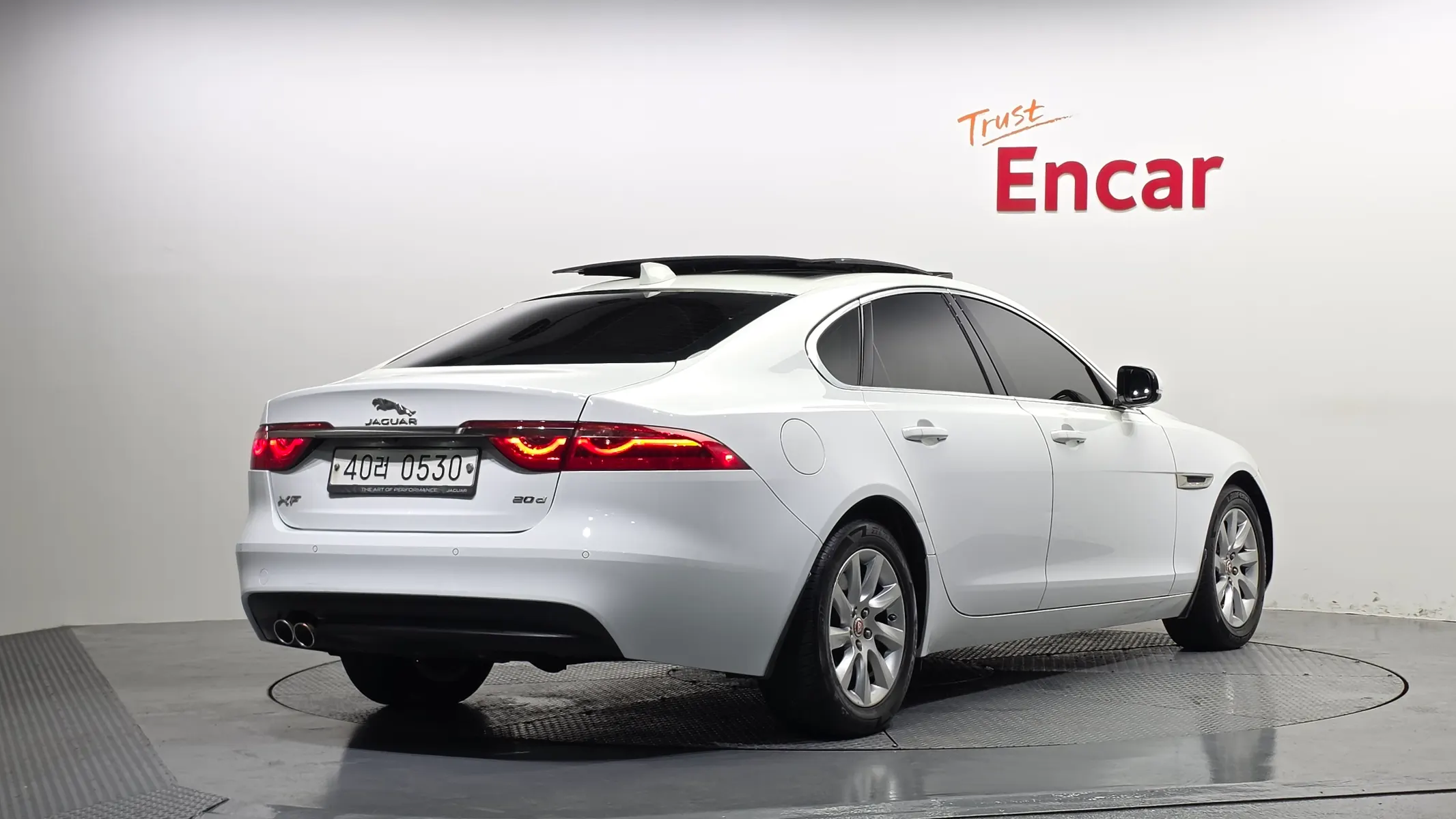 Jaguar XF (X260) 20d 2016 2/34