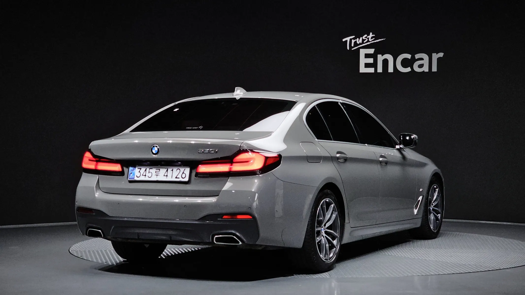 BMW 5 Series (G30) 520i M 2020 2/34