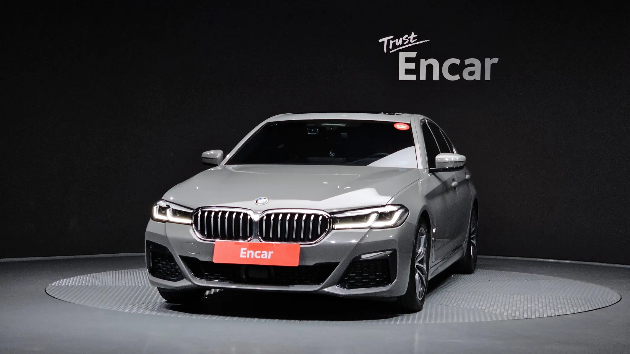 BMW 5 Series (G30) 520i M 2020 3/34