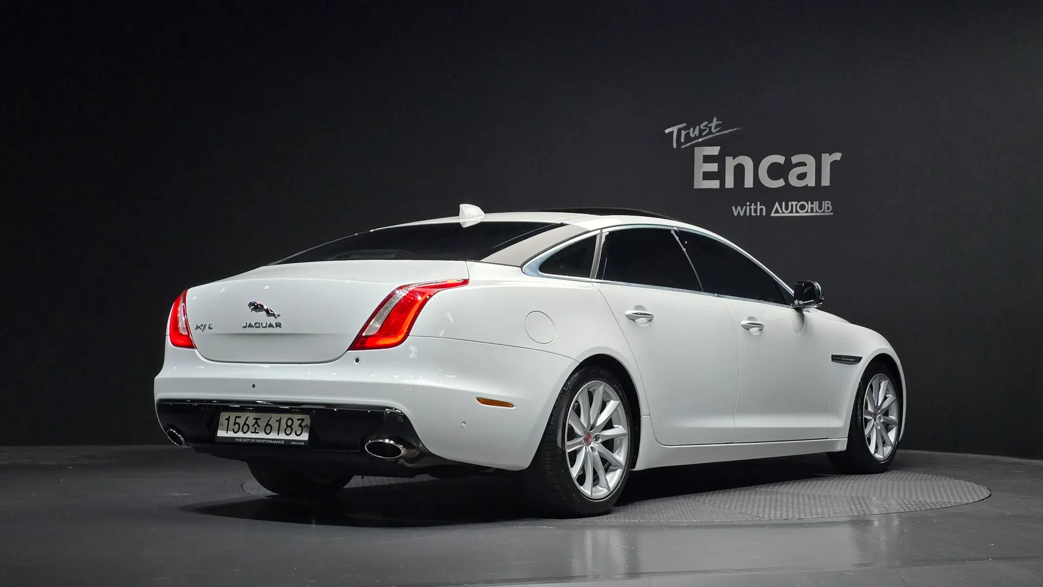 Jaguar All New XJ 3.0D LWB 2018 2/36