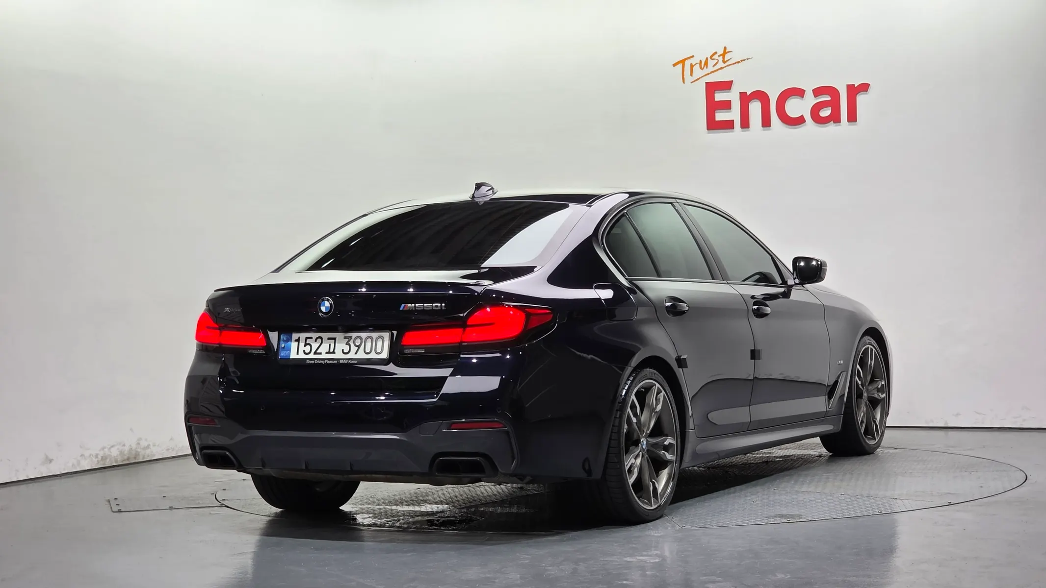 BMW 5 Series (G30) M550i xDrive 2020 2/36