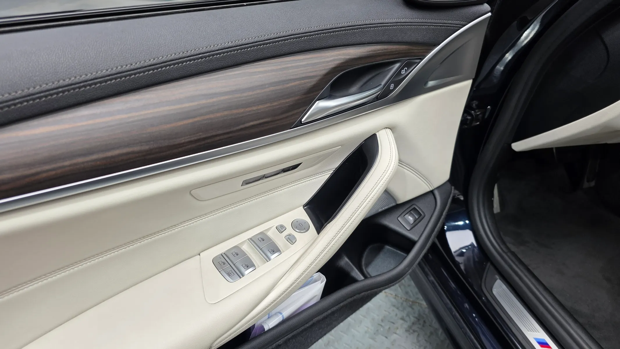 BMW 5 Series (G30) M550i xDrive 2020 35/36