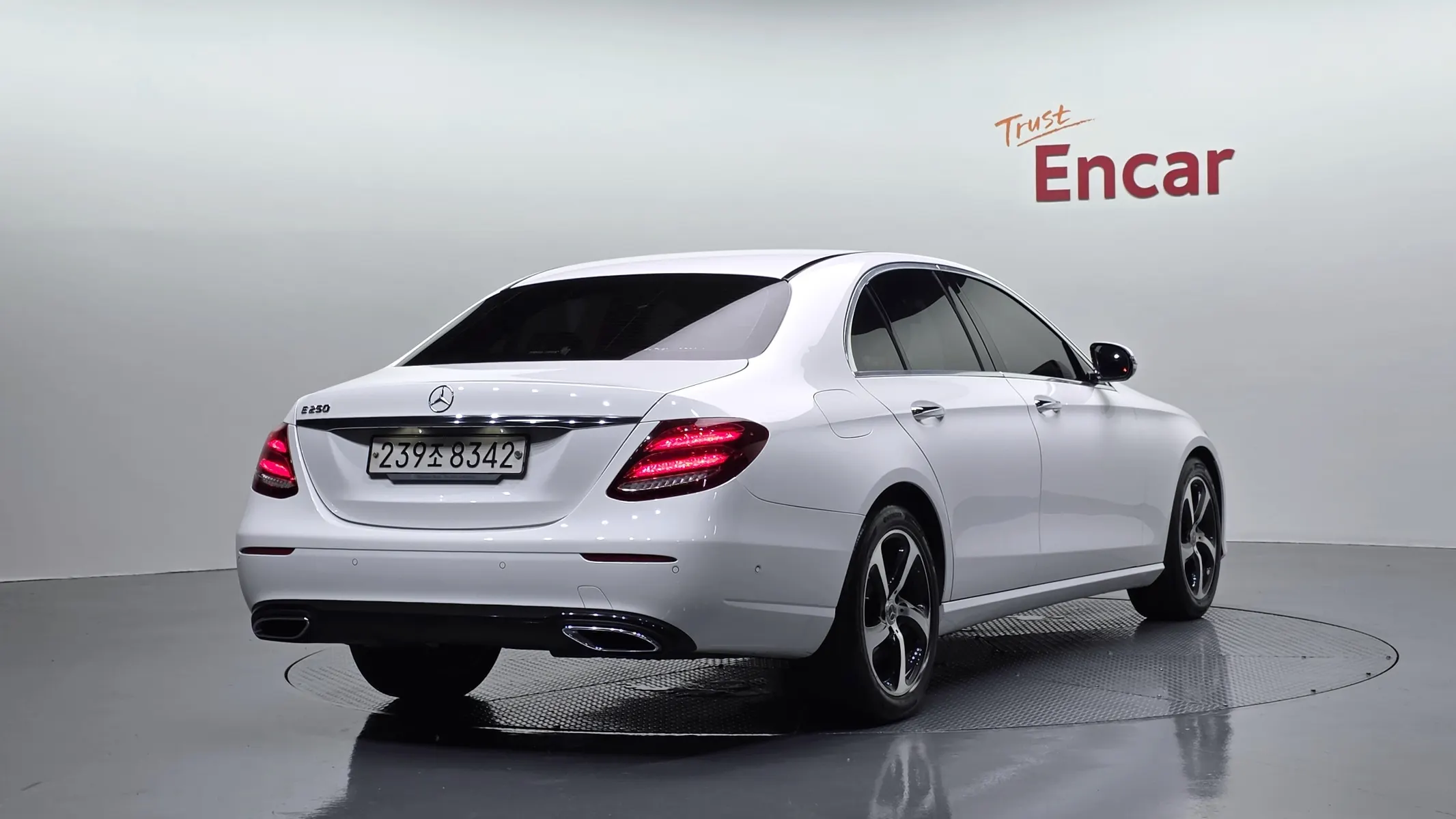 Mercedes-Benz E-Class W213 E250 2020 2/33