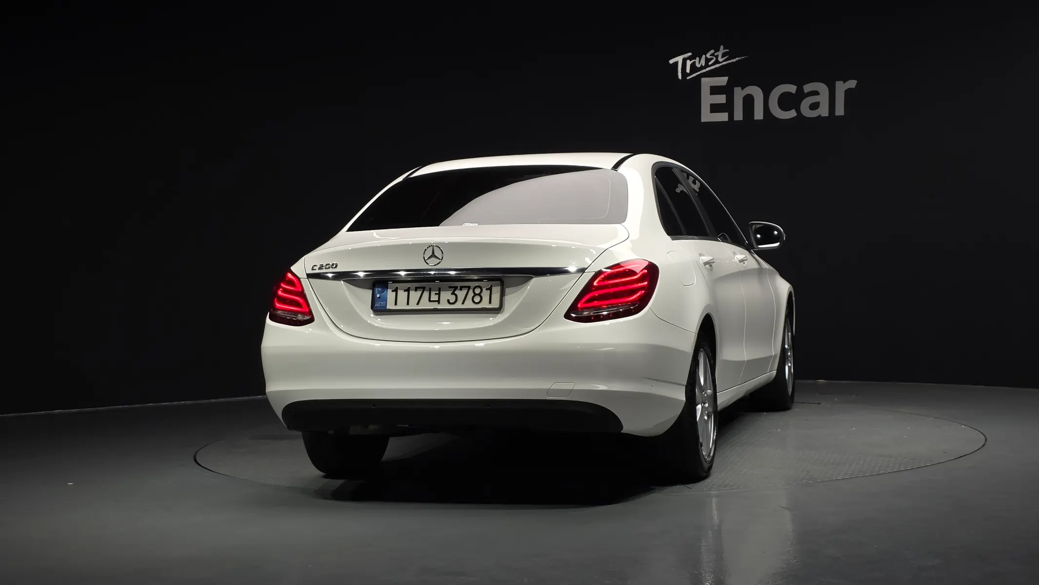 Mercedes-Benz C-Class W205 C200 2017 3/36