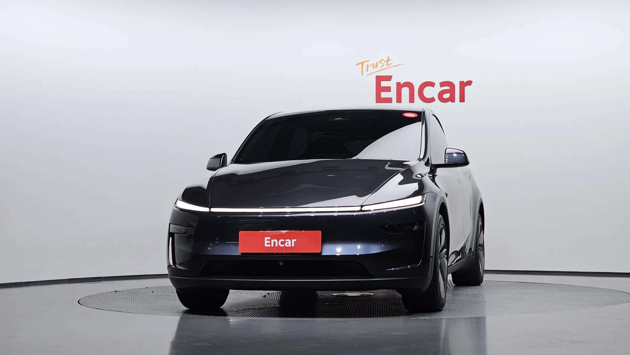 Tesla Y AWD 2025 2/5