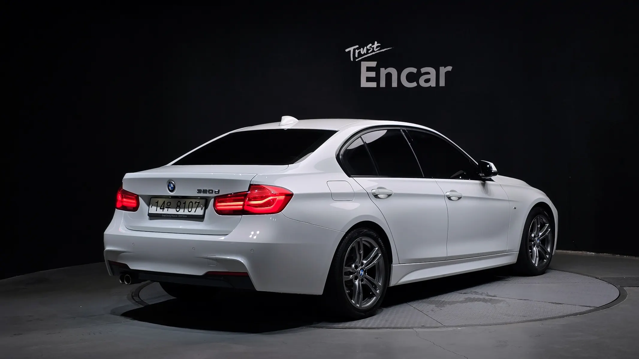 BMW 3 Series (F30) 320d M 2018 2/32