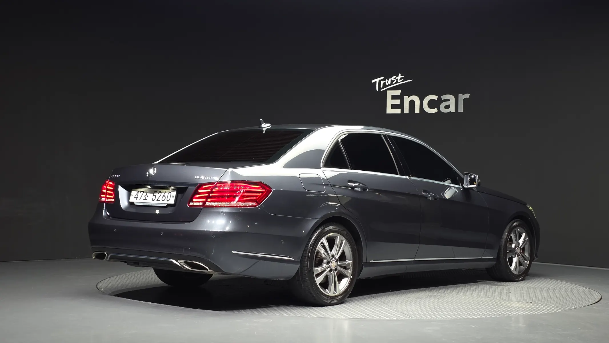 Mercedes-Benz E-Class W212 E220 2015 2/32
