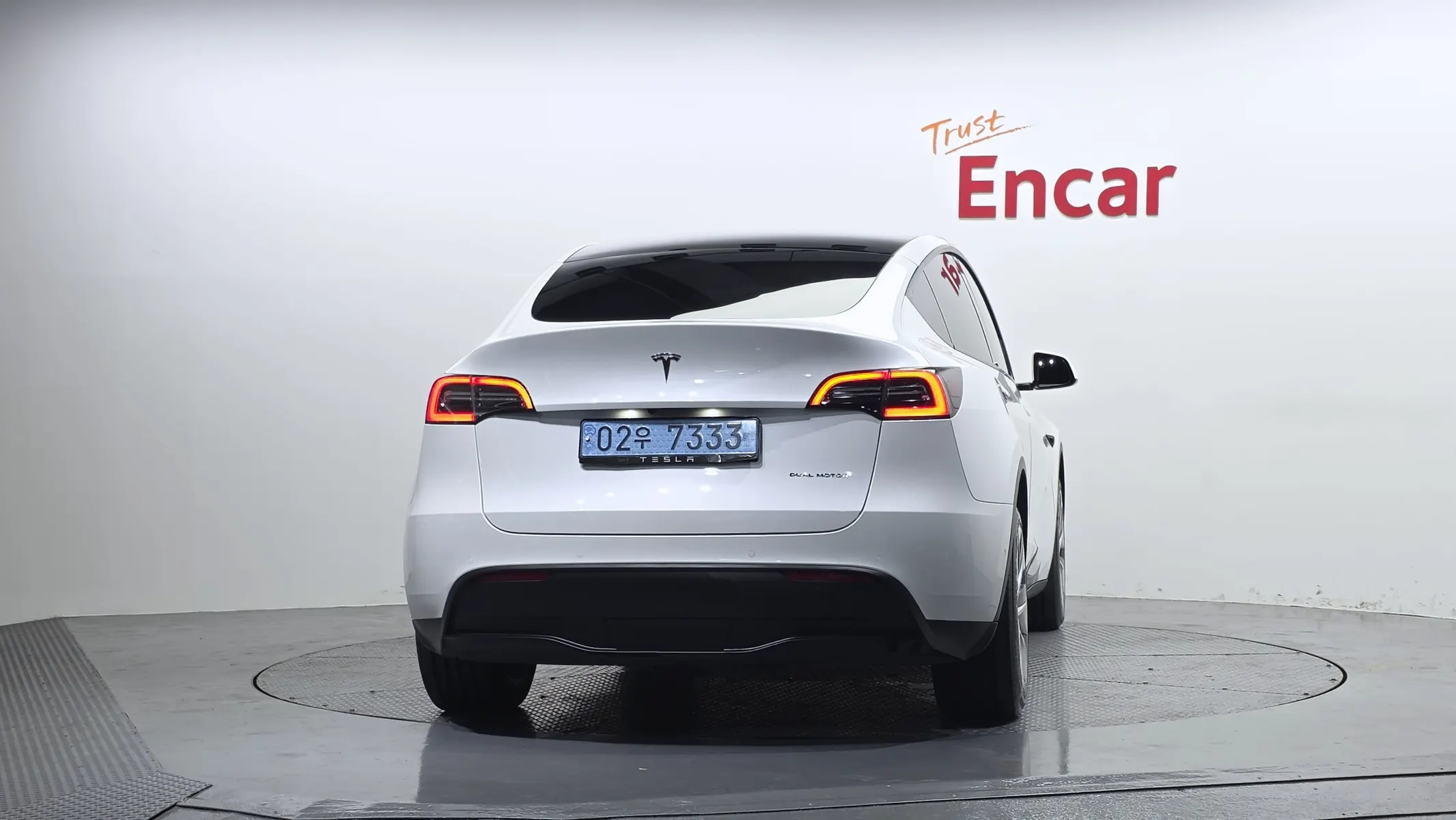 Tesla Y AWD 2022 3/5