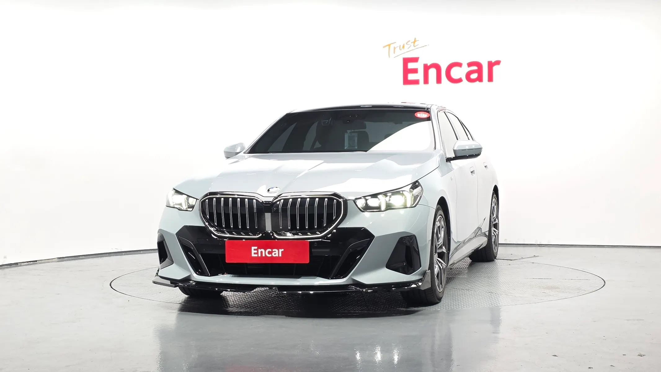 BMW 5 Series (G60) 523d xDrive M 2025 3/39