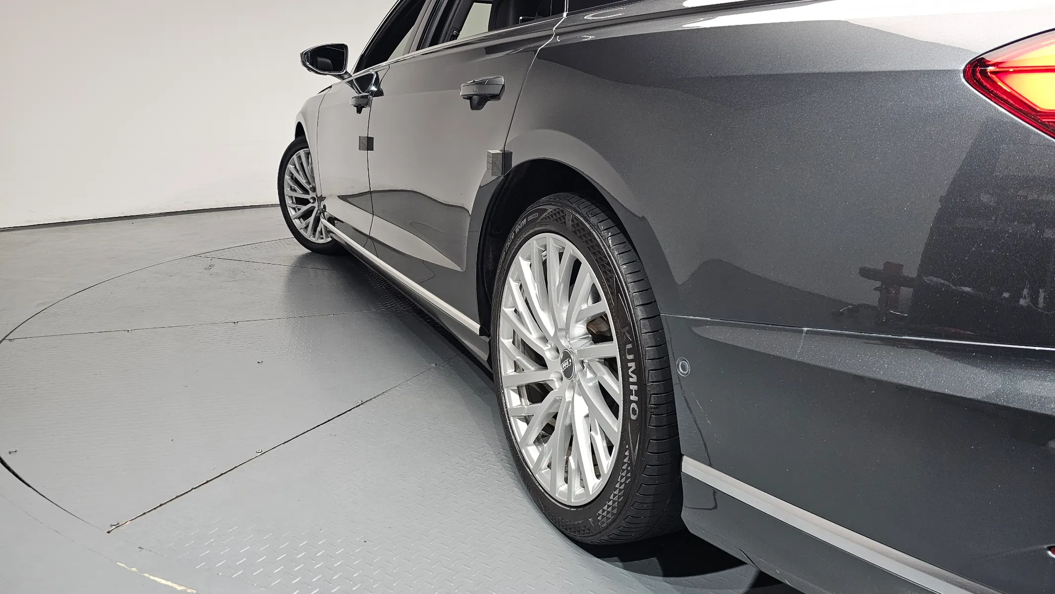 Audi A8 (D5) 55 TFSI LWB 2019 43/44