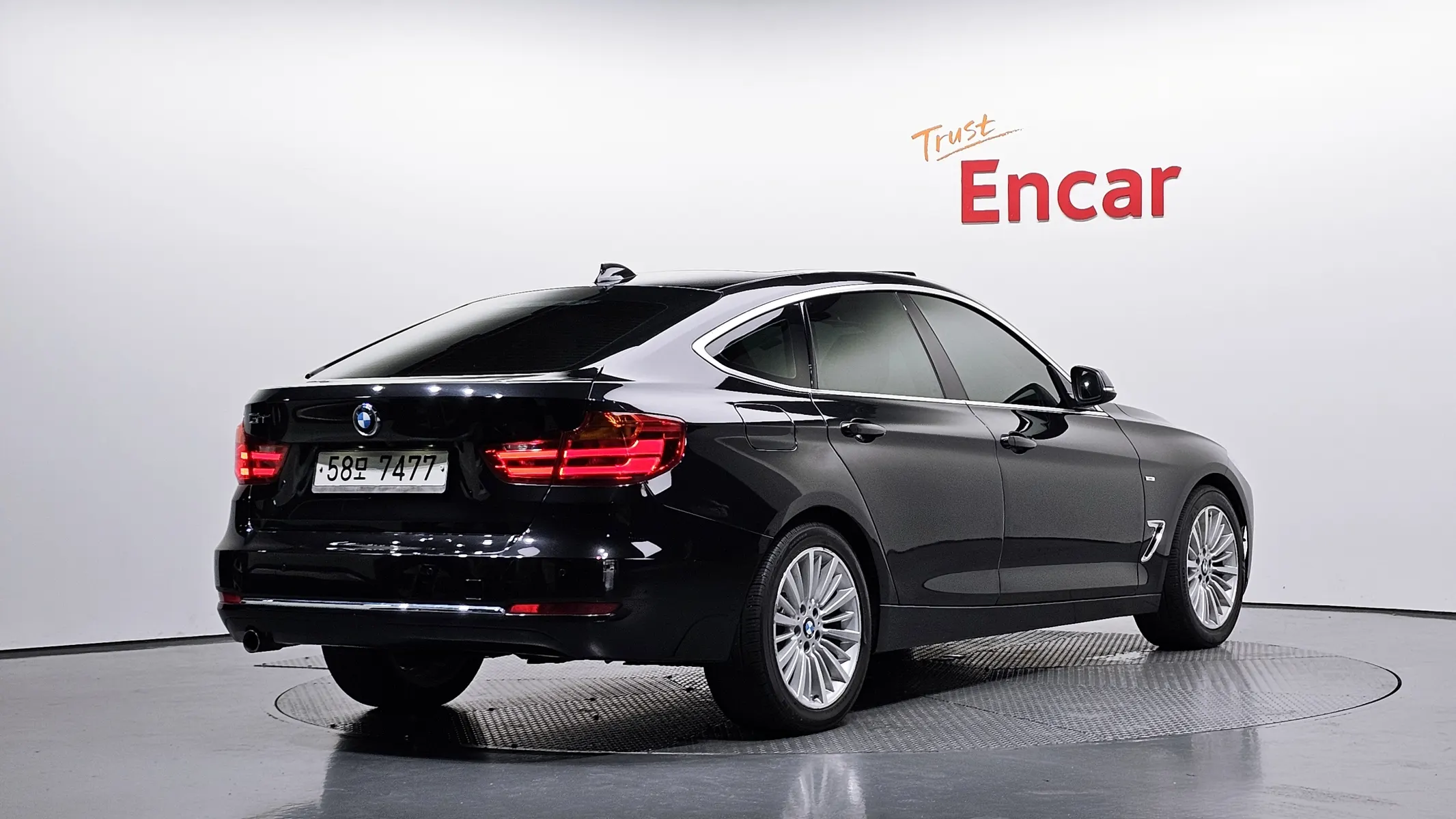 BMW 3 Series GT (F34) GT 320d 2014 2/33