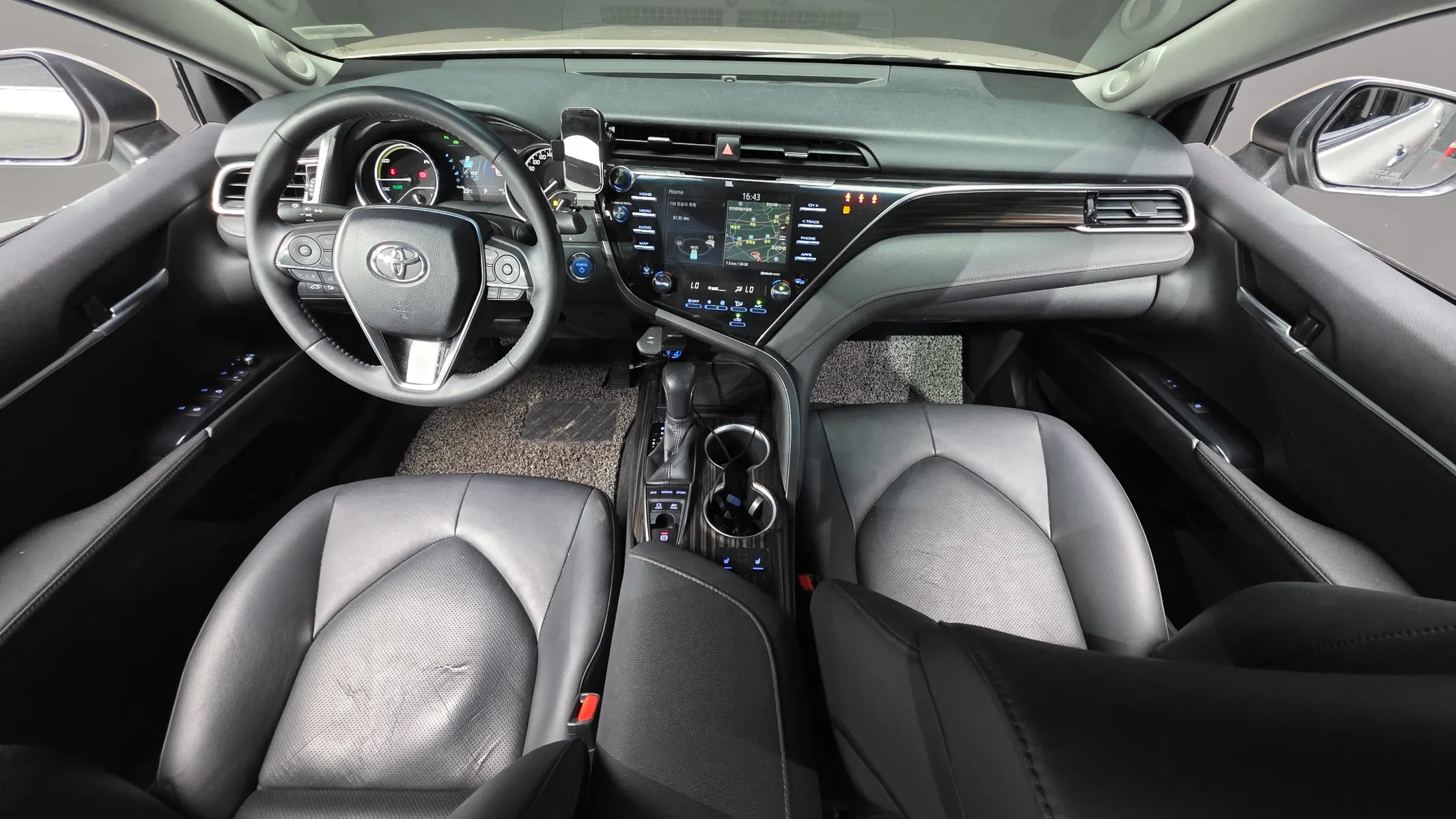 Toyota (XV70) 2.5 XLE 2017 4/5