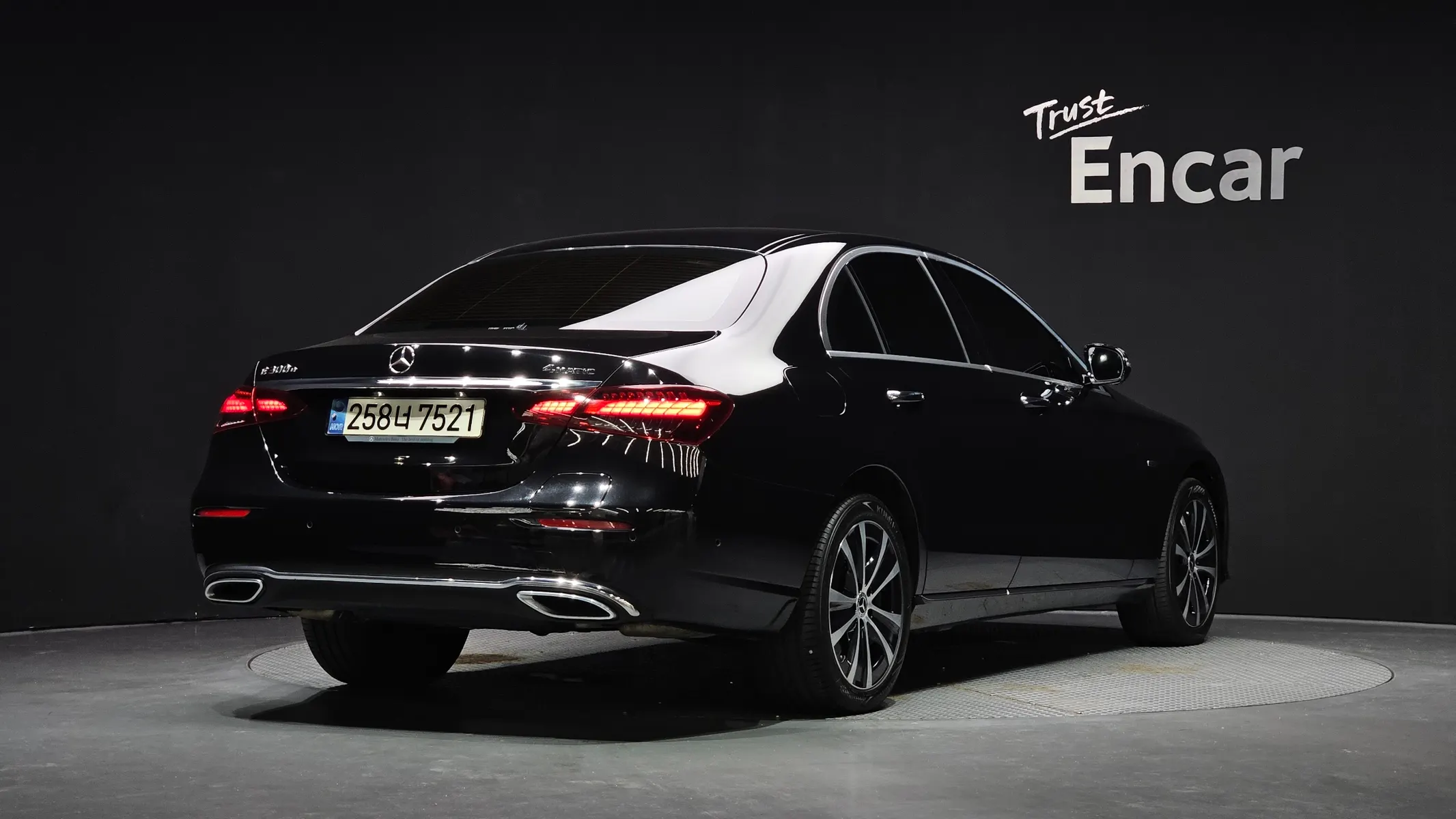 Mercedes-Benz E-Class W213 E300e 4MATIC 2021 2/35