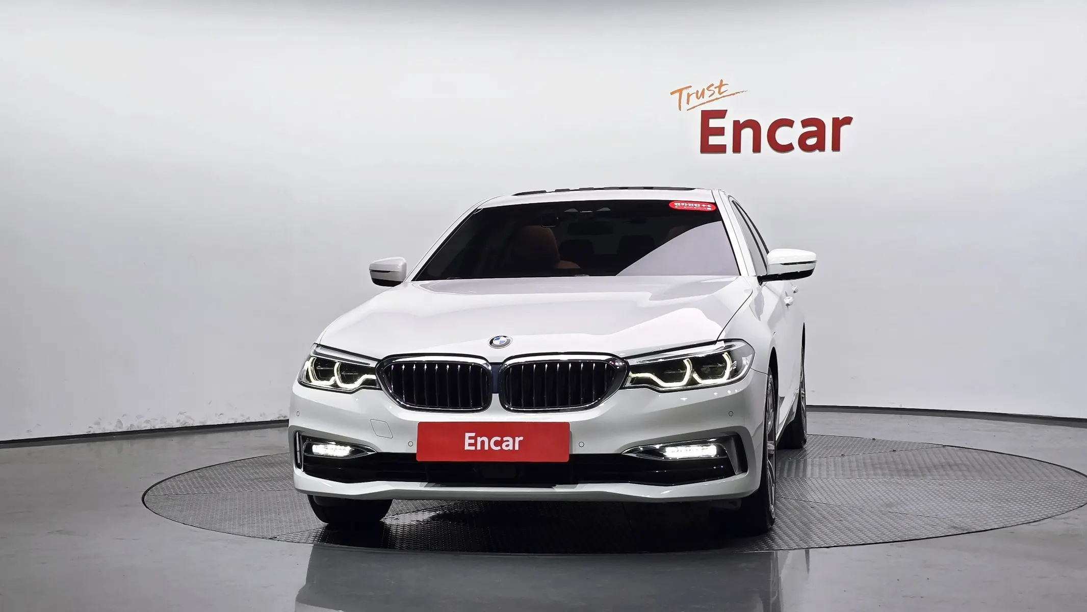 BMW 5 Series (G30) 530e 2020 2/31