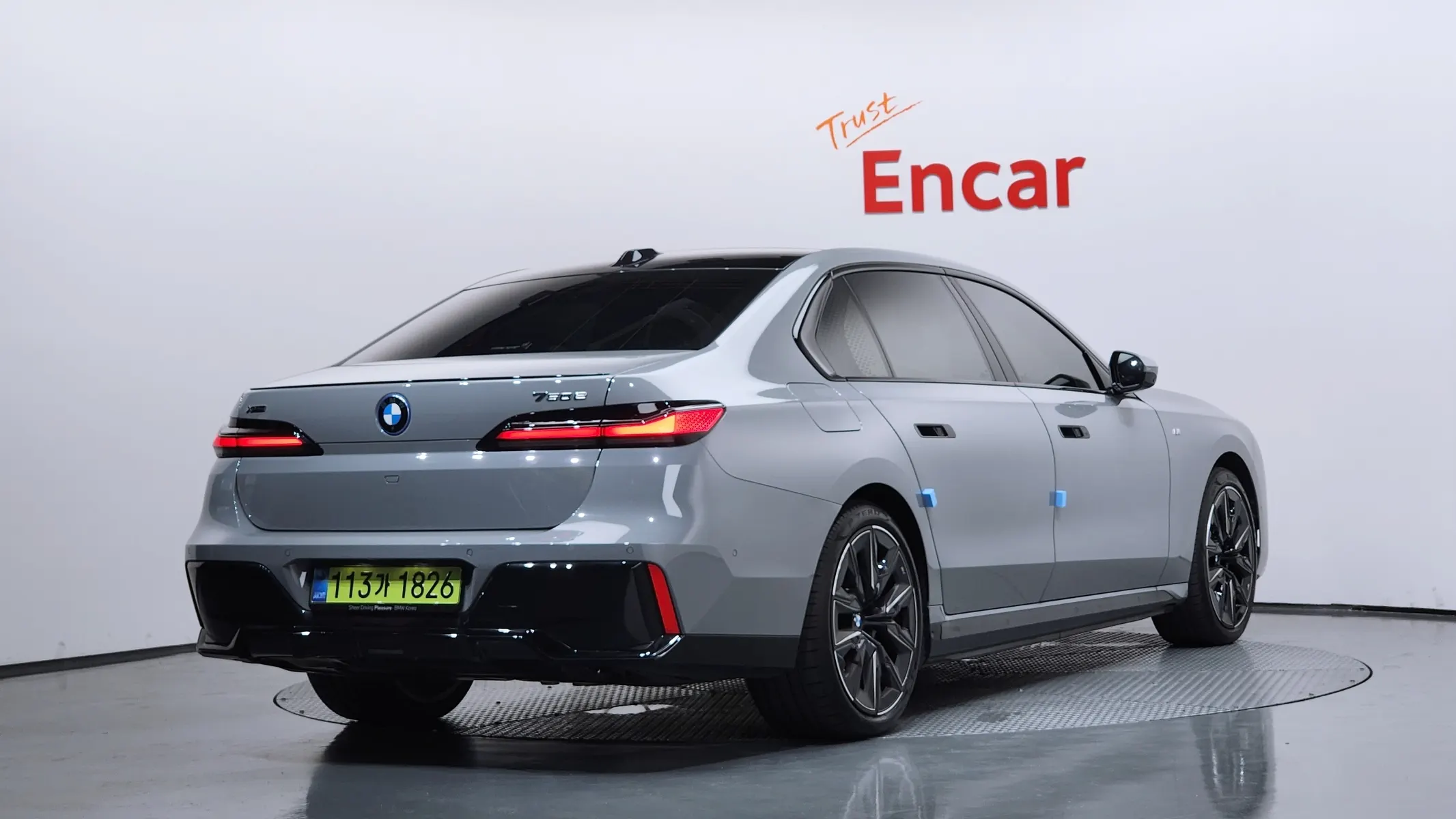 BMW 7 Series (G70) 750e xDrive M 2025 2/39