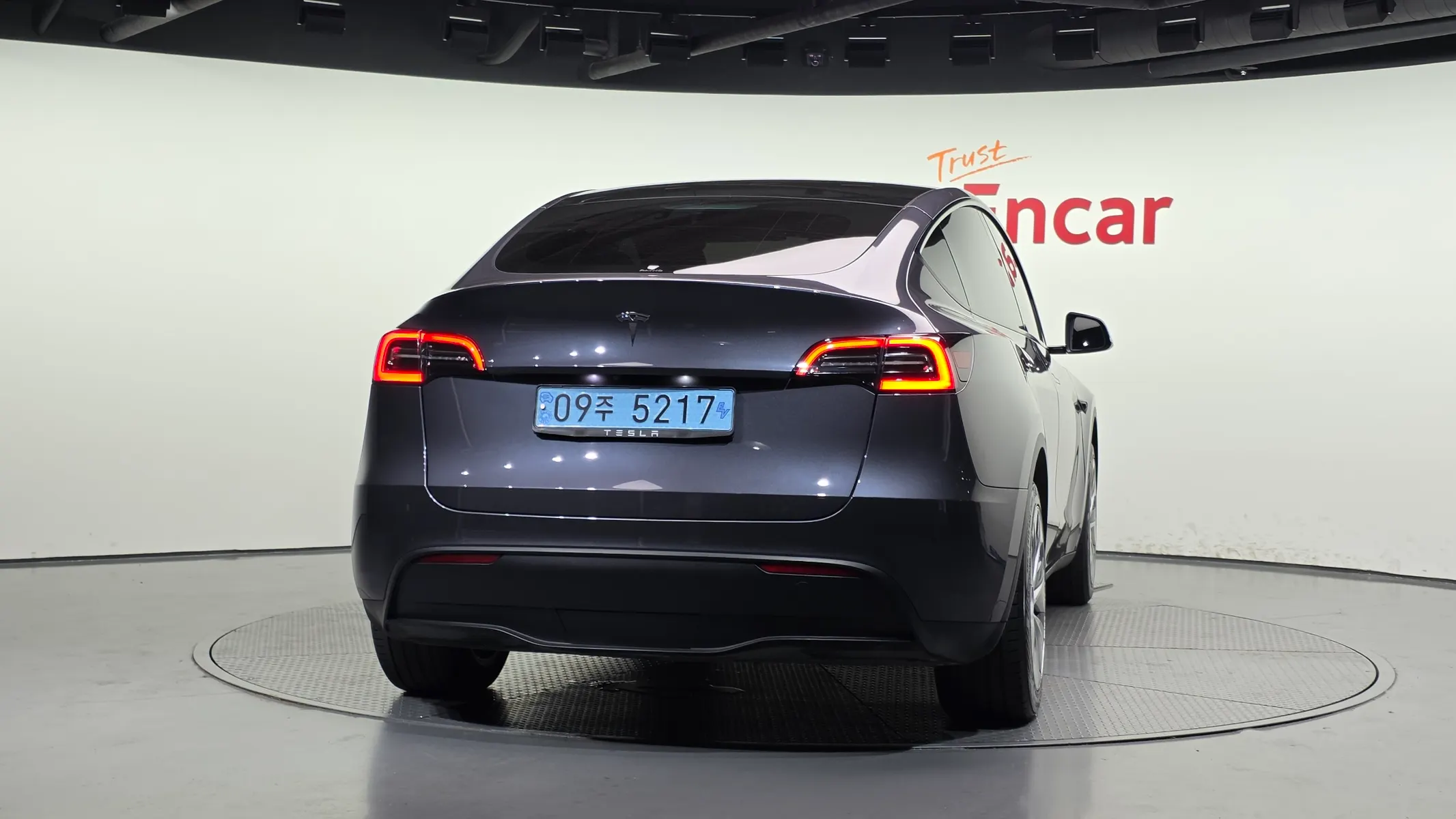 Tesla Y RWD 2023 3/5