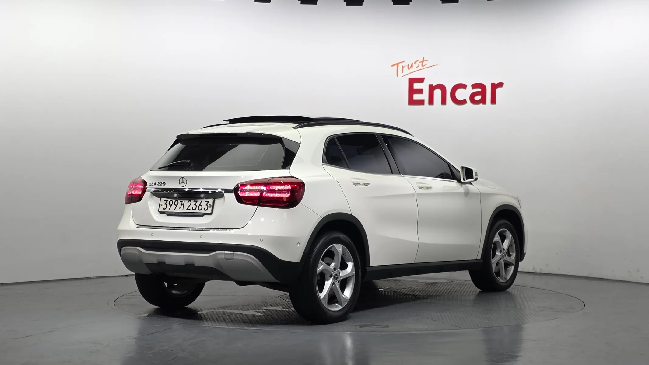 Mercedes-Benz GLA-Class X156 GLA220 2017 2/35