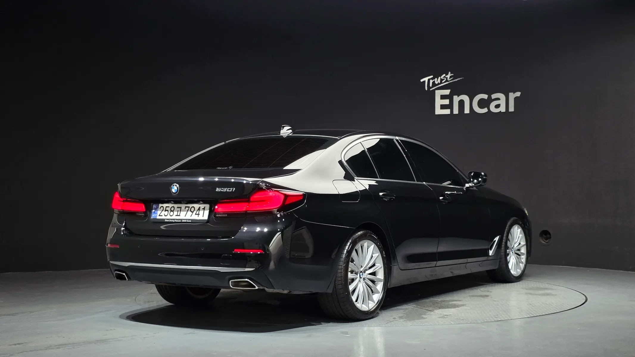 BMW 5 Series (G30) 530i 2023 2/41