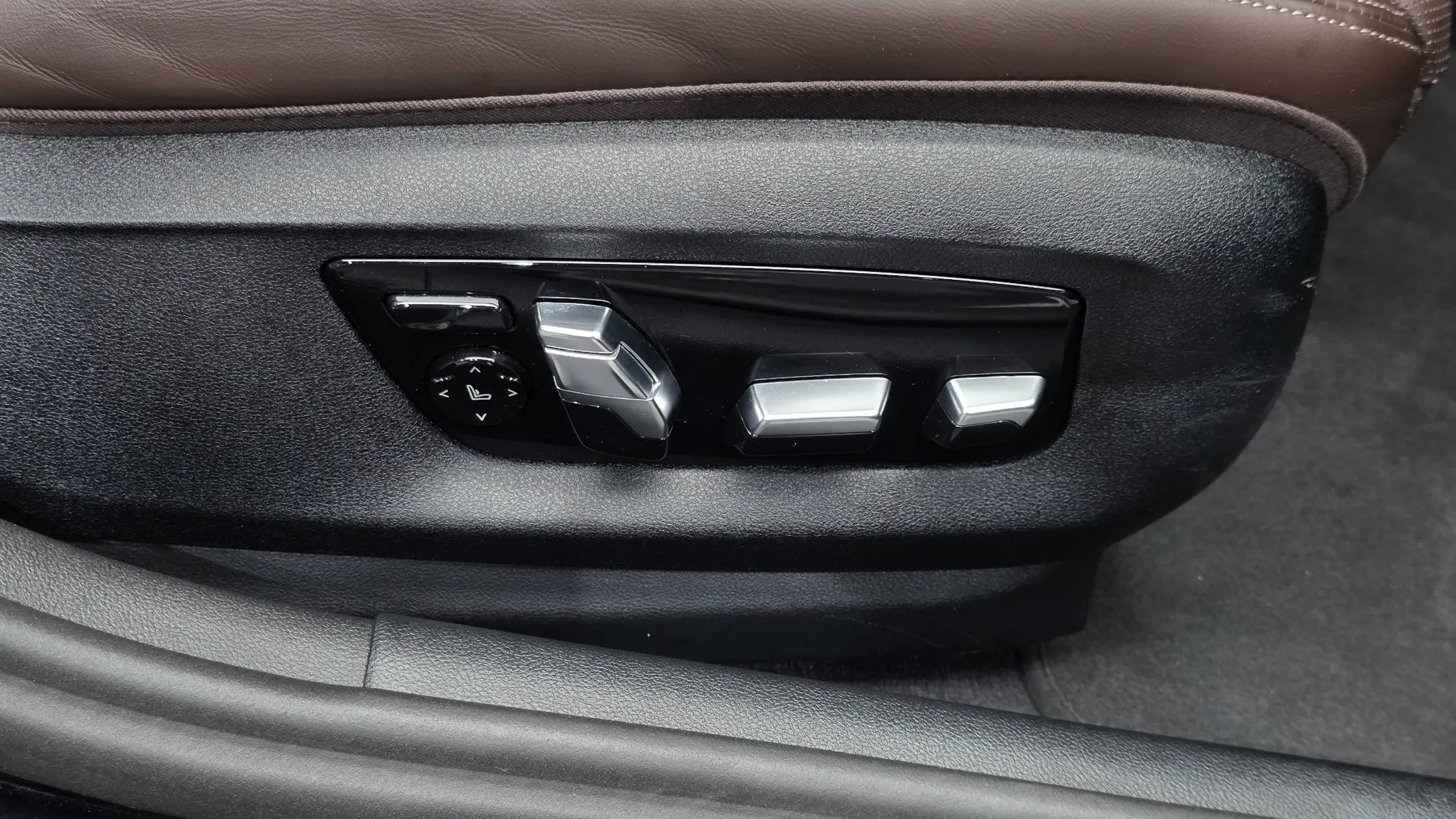 BMW 5 Series (G30) 530i 2023 40/41
