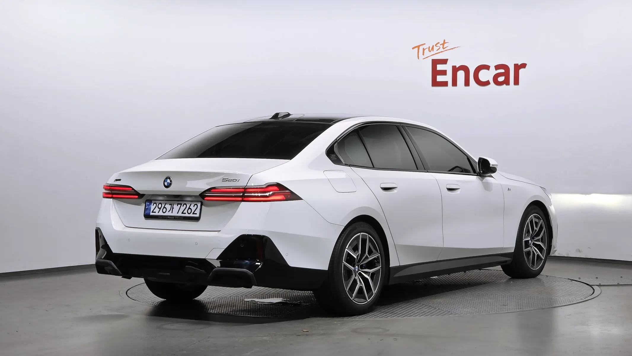 BMW 5 Series (G60) 520i M 2024 2/32