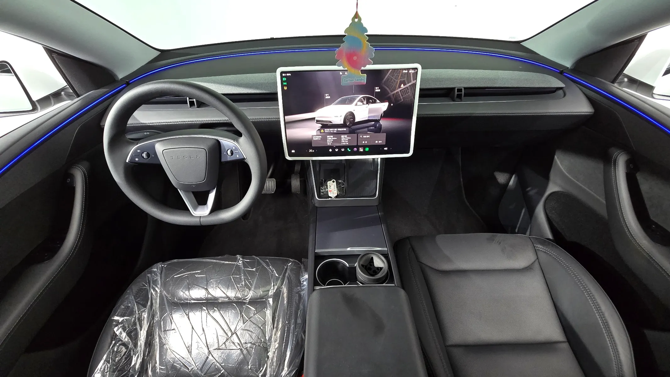 Tesla Y AWD 2025 4/5