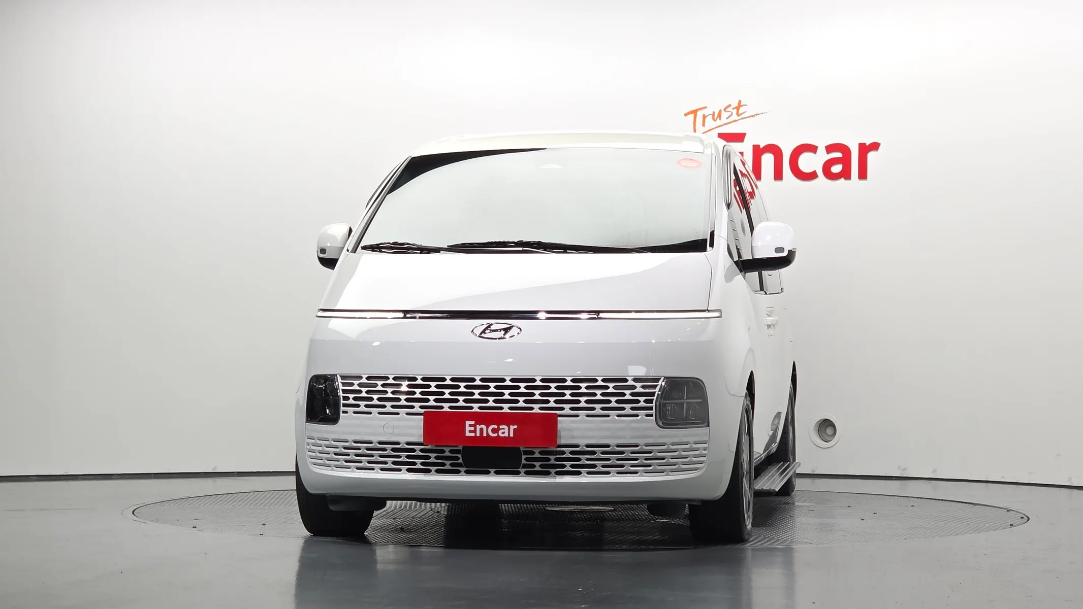 Hyundai Staria 11 2023 2/5
